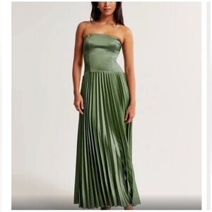The A&F Giselle Strapless Drop-Waist Maxi Dress
Size XS petite